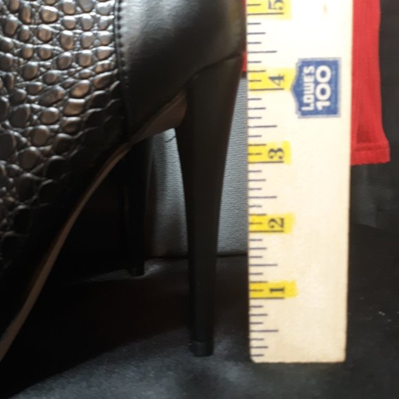 (( Listing # 81 )) (( NEW )) Keep Me High , ShoeDazzle Black Heels - Picture 4 of 9